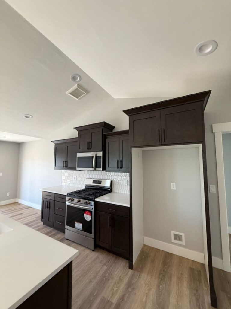 36 N White Pine - Kitchen