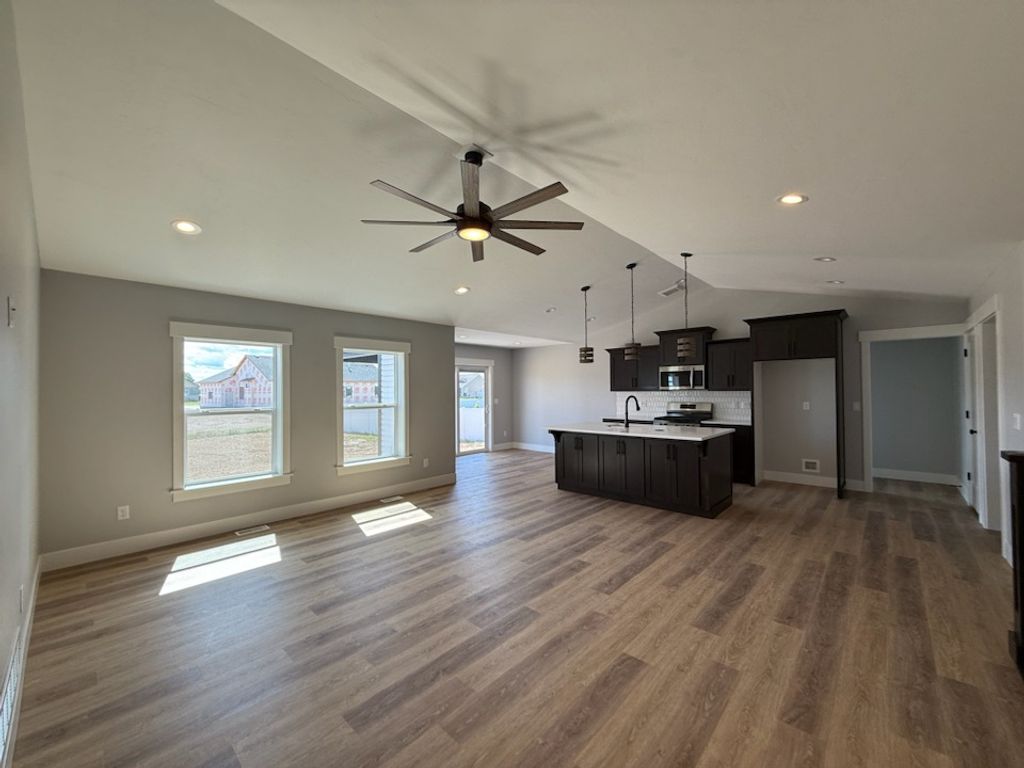 36 n White Pine - Great Room