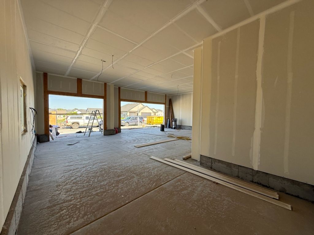 5368 Cypress - Garage