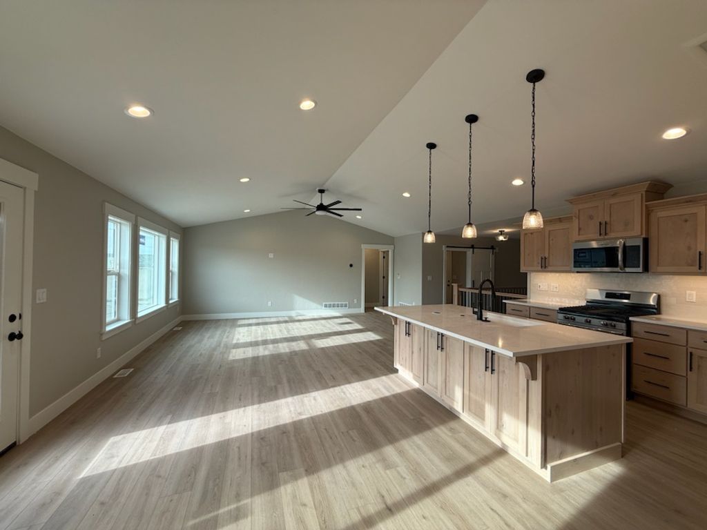 6267 Maggie - Kitchen