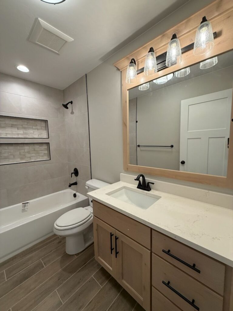 6267 Maggie - Main Bath
